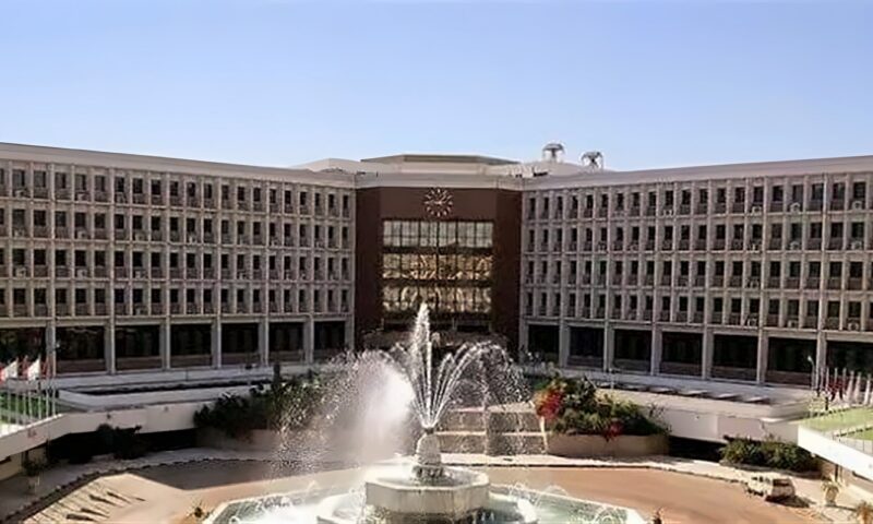 إصابة طالبة إثر سقوط مروحة سقف بمدرج العلوم بجامعة أسيوط