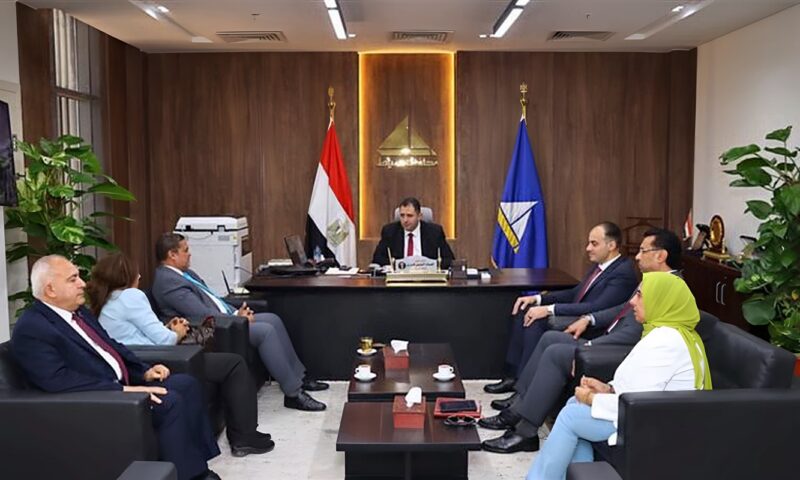 محافظ دمياط يتابع مستجدات مبادرة “القرية المنتجة” لتوطين الصناعات وتوفير فرص العمل