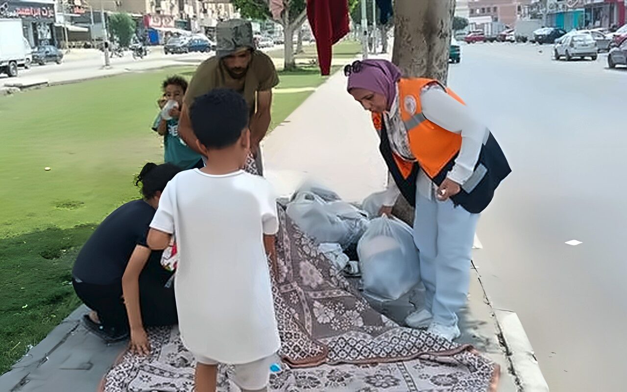 التضامن الاجتماعي: «التدخل السريع» بالإسماعيلية يعيد الأمان لأب وأبنائه الخمسة بعد معاناة في الشارع