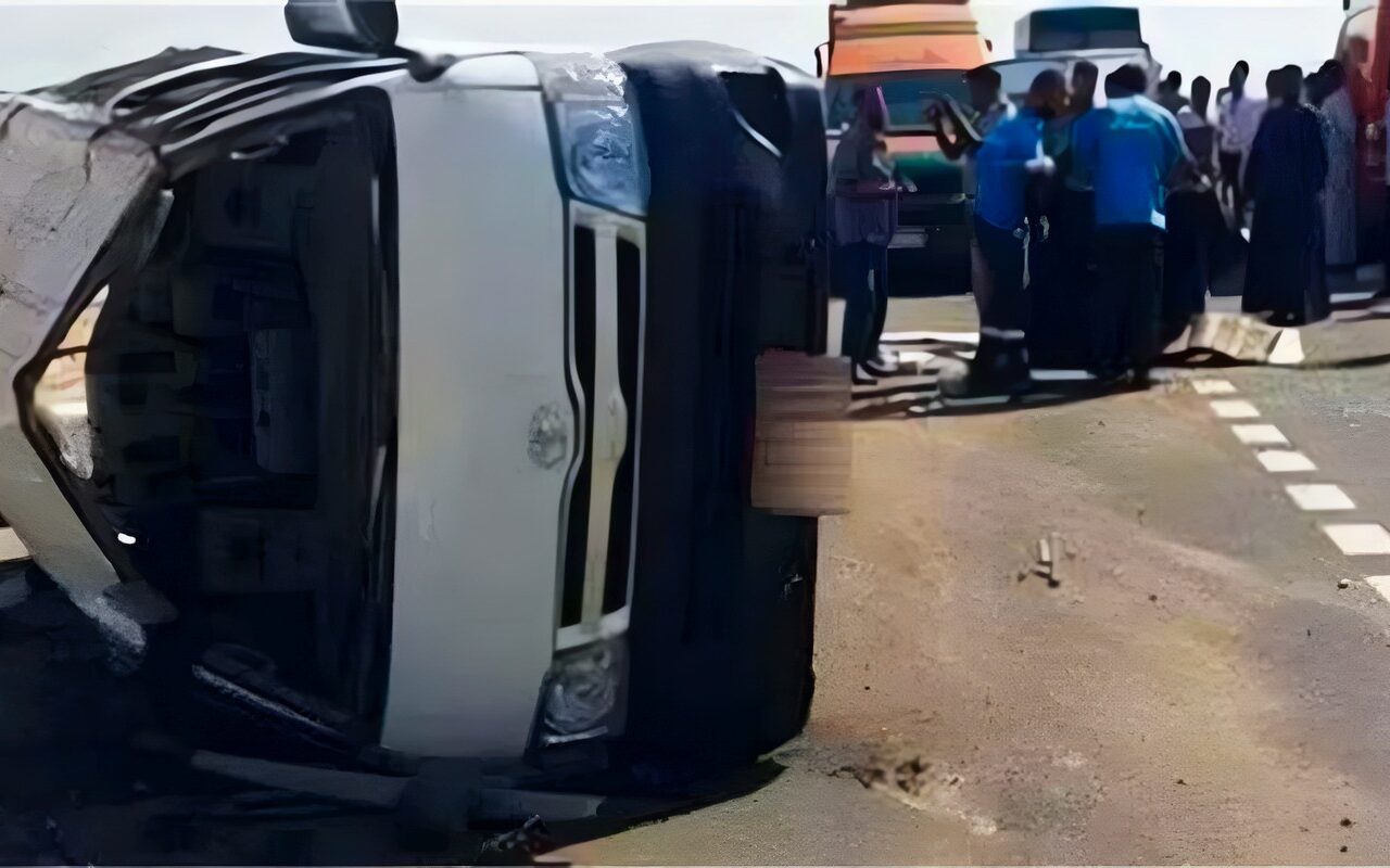 إصابة 7 أشخاص في انقلاب ميكروباص على الطريق الصحراوي بالبدرشين