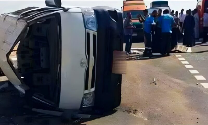 إصابة 7 أشخاص في انقلاب ميكروباص على الطريق الصحراوي بالبدرشين