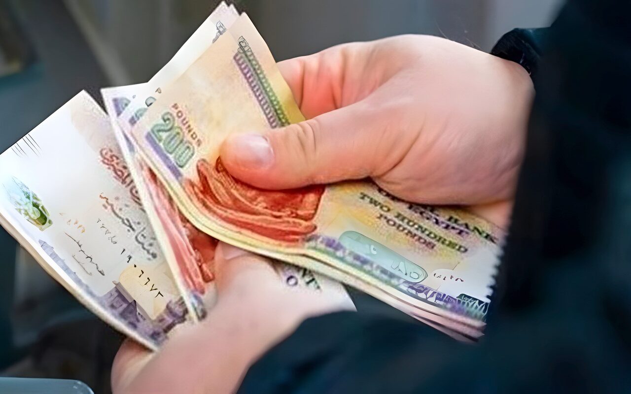 أمين الفتوى يوضح حكم تأجيل سداد الدين لاستثمار الأموال (فيديو)