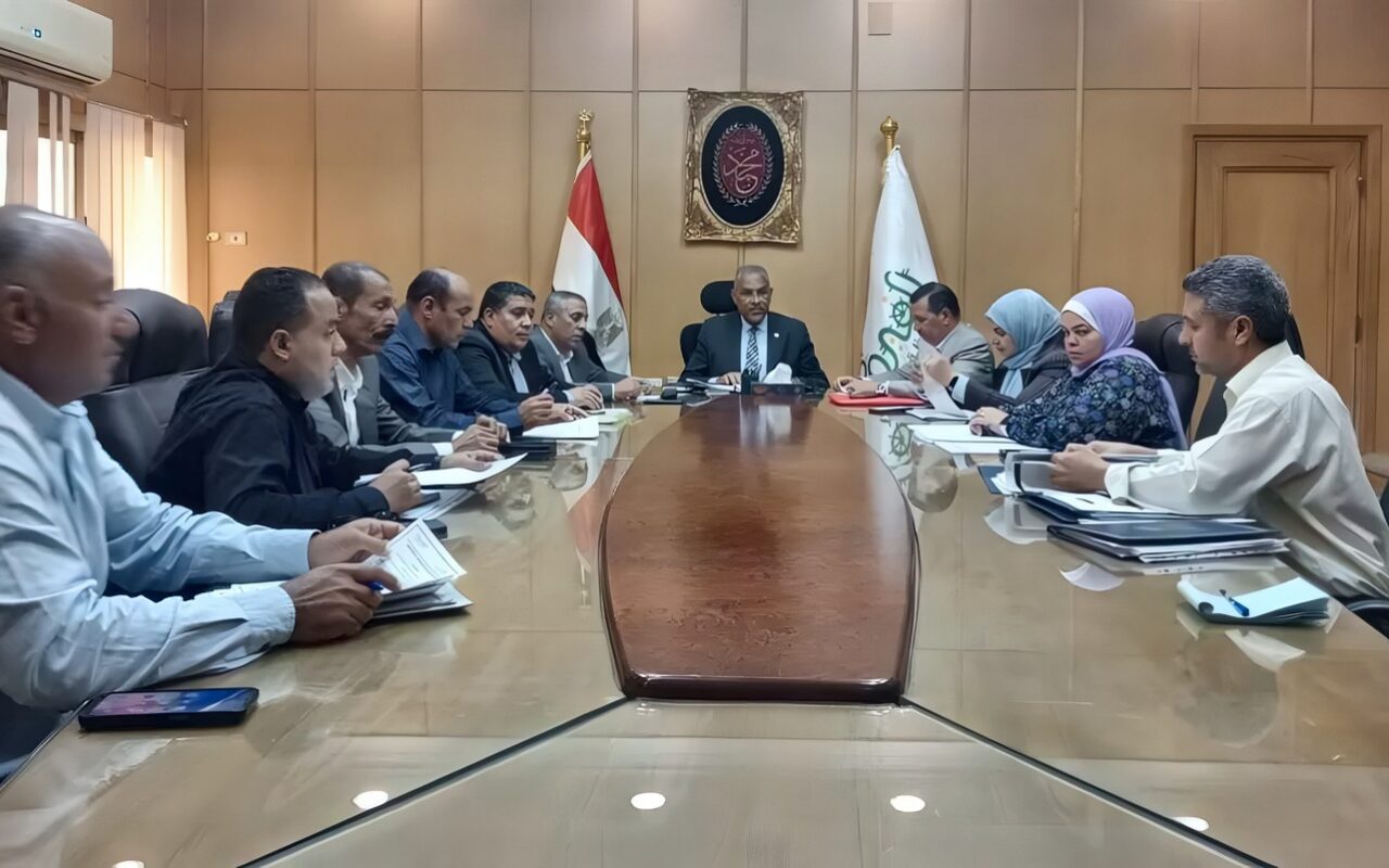 السكرتير العام بالفيوم يمهل الوحدات المحلية أسبوعين لحصر التكاتك