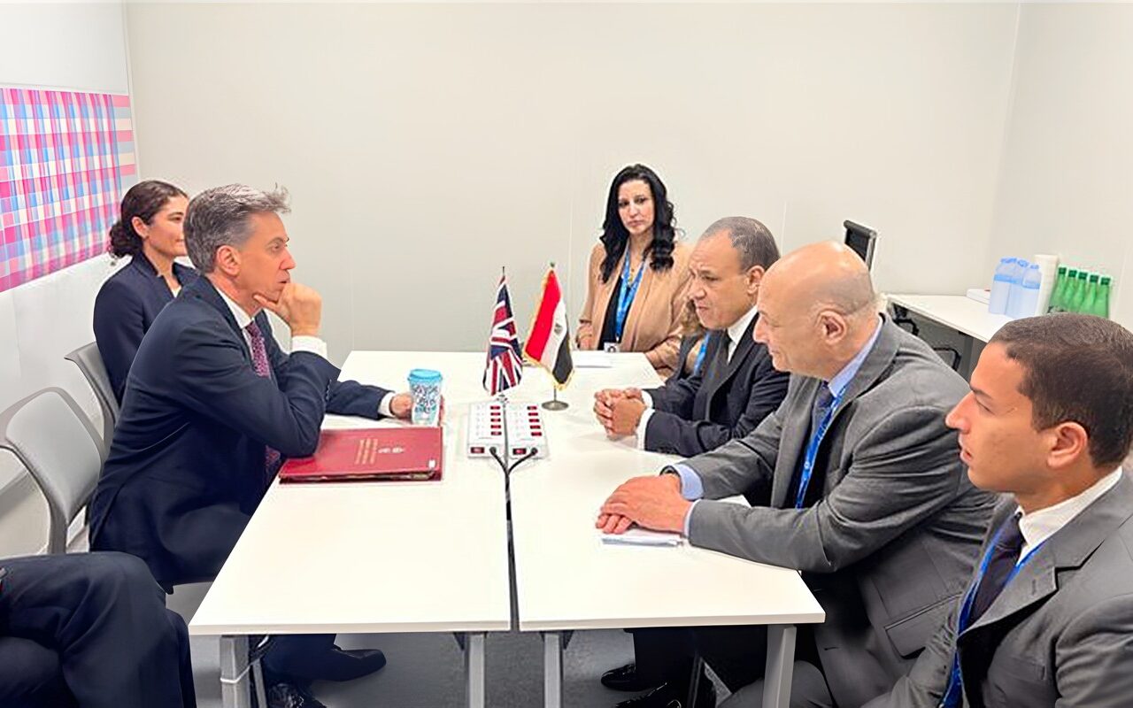 وزير الخارجية ونظيره البريطاني يتفقان على دفع علاقات التعاون بين البلدين
