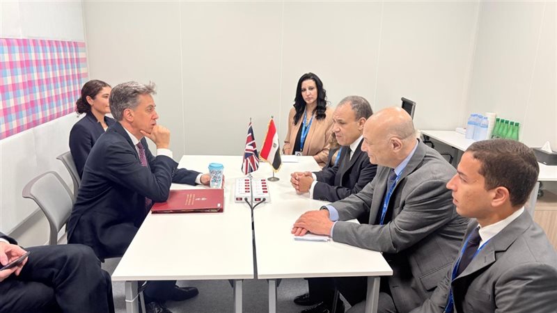 وزير الخارجية ونظيره البريطاني يتفقان على دفع علاقات التعاون بين البلدين