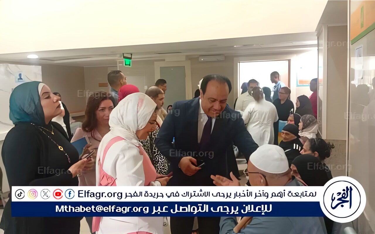 ناىب فرع هيئة الرعاية الصحية بالإسماعيلية يتفقد انتظام العمل بالمجمع الطبي ويؤكد أهمية التكامل بين الفرق الطبية والإدارية