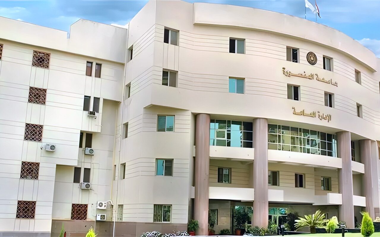 جامعة المنصورة تضبط طالبا اعتدى على زميله بـ«كتر» داخل الحرم الجامعي