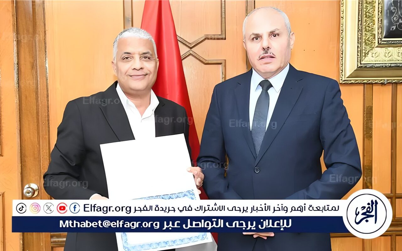 رئيس جامعة قناة السويس يكرّم المتميزين عن شهر أغسطس