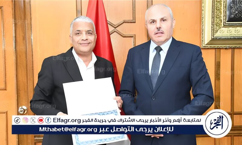 رئيس جامعة قناة السويس يكرّم المتميزين عن شهر أغسطس