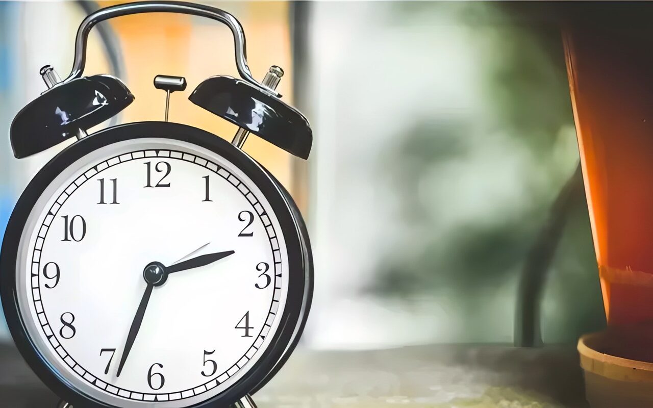 التوقيت الشتوي، طريقة تأخير الساعة يدويا لهواتف آيفون وأجهزة آيباد