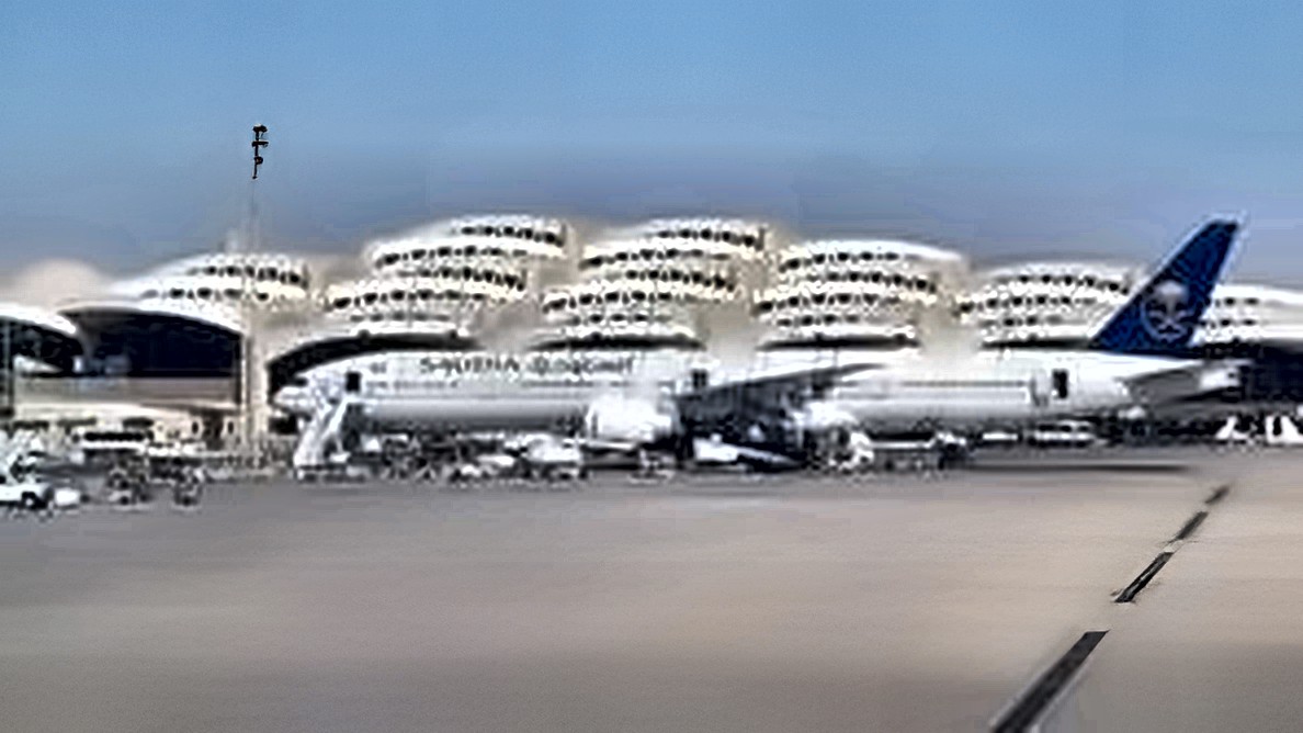 هيئة الطيران السعودي تعلن وقف عمليات التشغيل بمطار الملك خالد