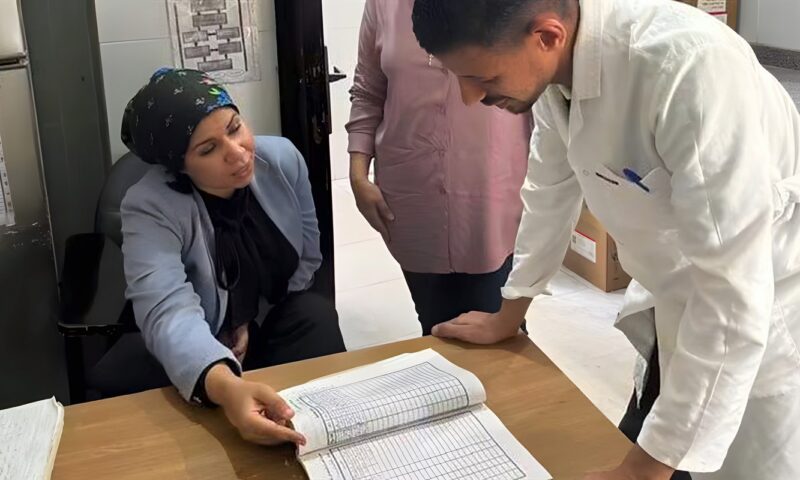 صحة قنا تتابع انتظام العمل بوحدة المراشدة الصحية وتحيل مسؤول المعامل للتحقيق