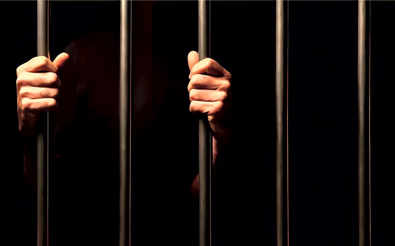 تجديد حبس 5 متهمين باستدراج شاب وسرقته داخل شقة سيدة بالهرم