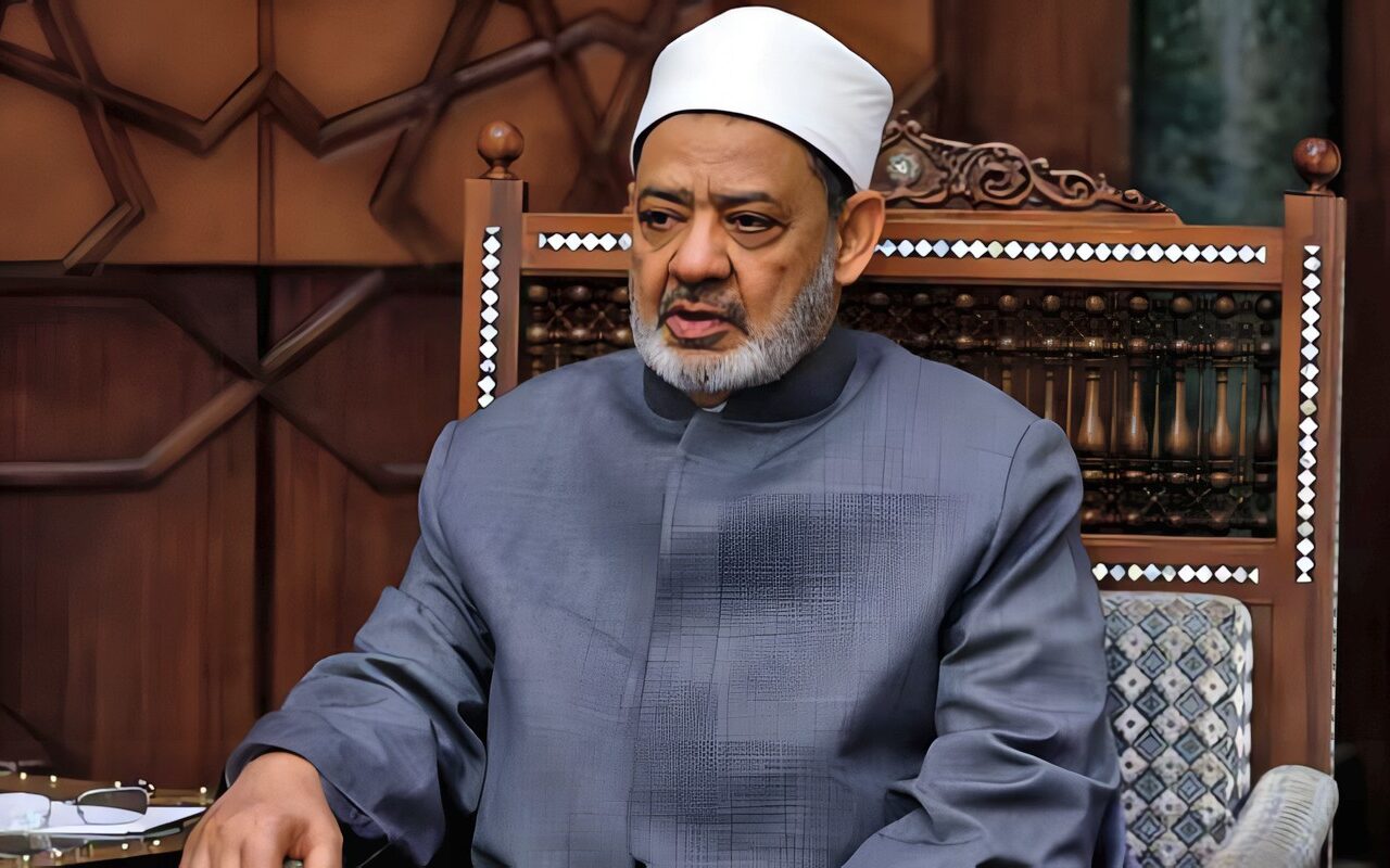 شيخ الأزهر يدين استهداف الحوثيين مكة والمدينة ويدعو لتشكيل لجنة وساطة