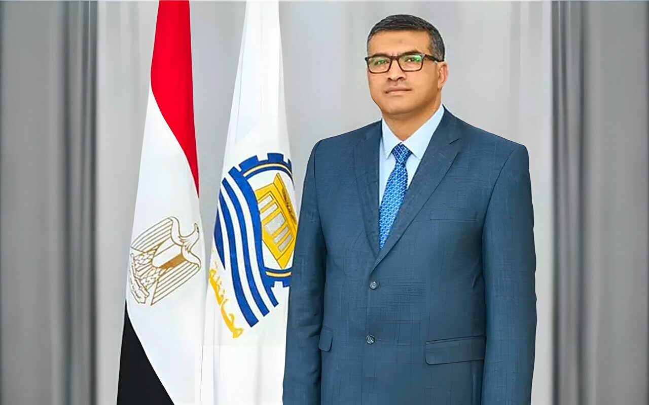 استجابة لشكاوى المواطنين.. محافظ قنا يوجه بمد خط سير السرفيس إلى منطقة الهجان وضبط المخالفين
