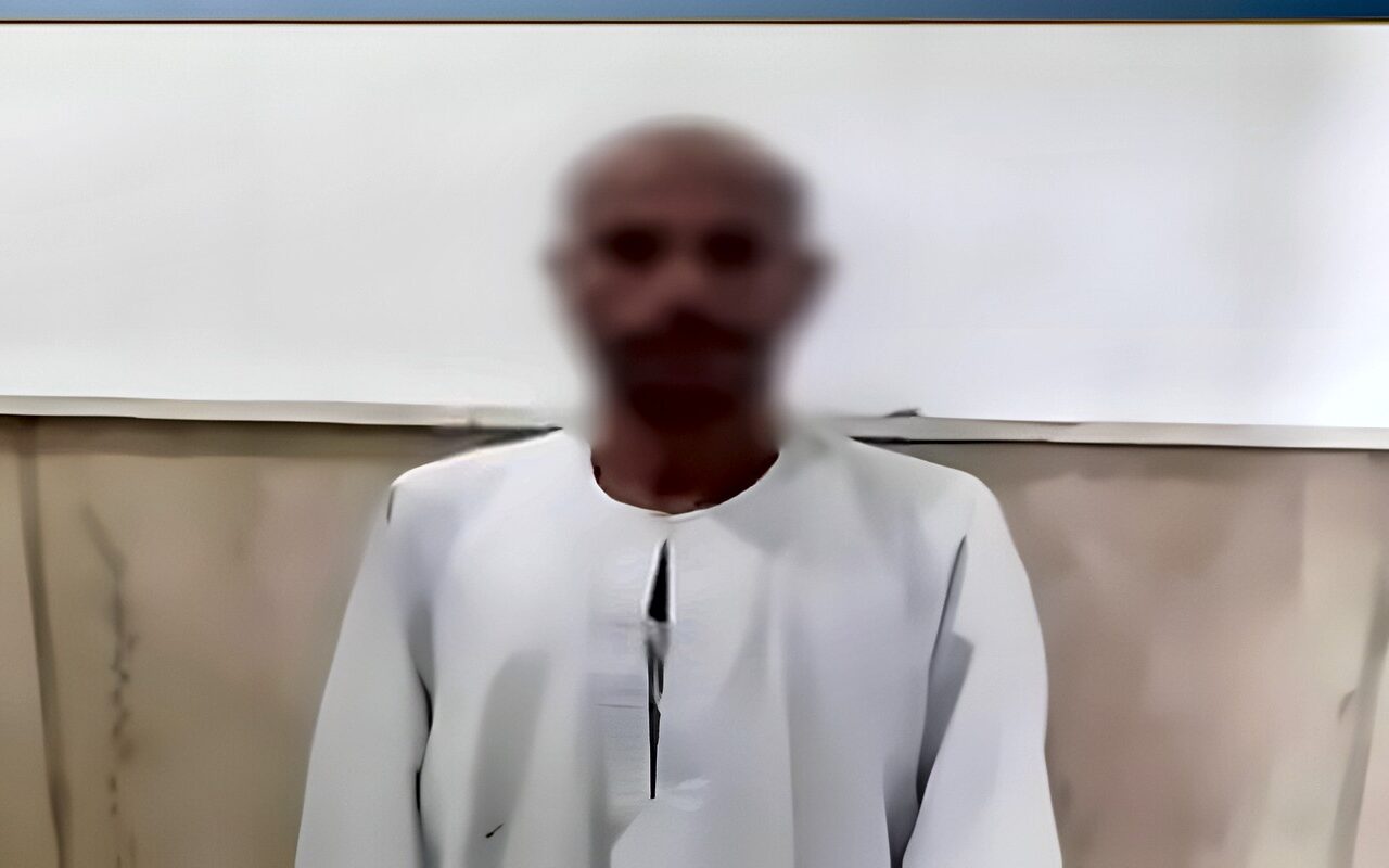 مشادة بسبب أولوية الدور.. ضبط مزارع لاعتدائه بالسب على موظفة وإتلاف نافذة مكتبها بالفيوم