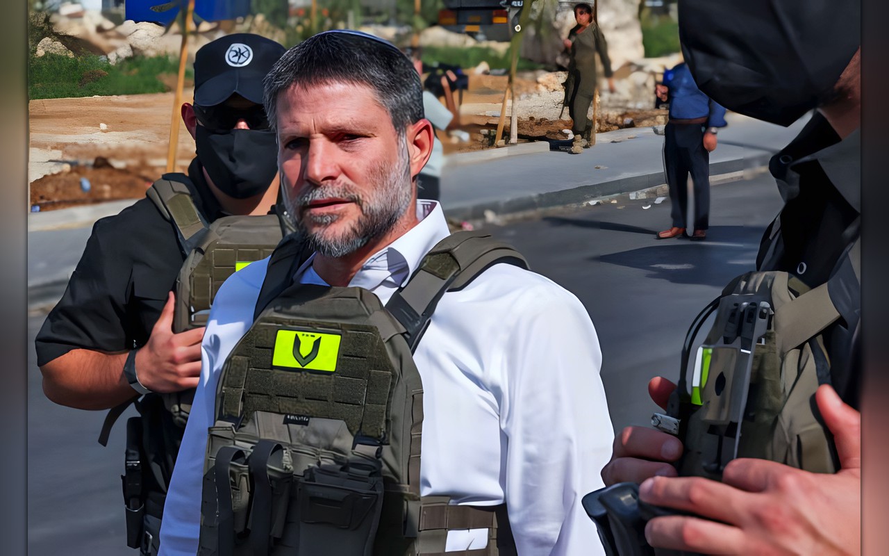 سموتريتش يتباهى بهدم مبان بالخليل ويتوعد الفلسطينيين بدفع أثمان باهظة