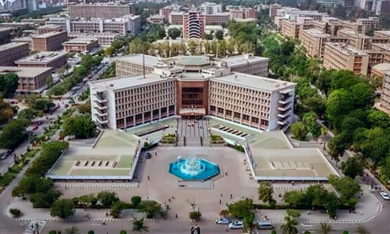 بعد دعوى عبد المولى العاجلة، 4 أسماء وخبرات متقاربة تخوض سباق الرئاسة بجامعة أسيوط