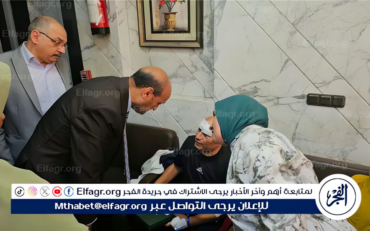 محافظ أسيوط يزور مصابي حادث لاعبي المشروع القومي للموهبة والبطل الأولمبي بمستشفى الشرطة