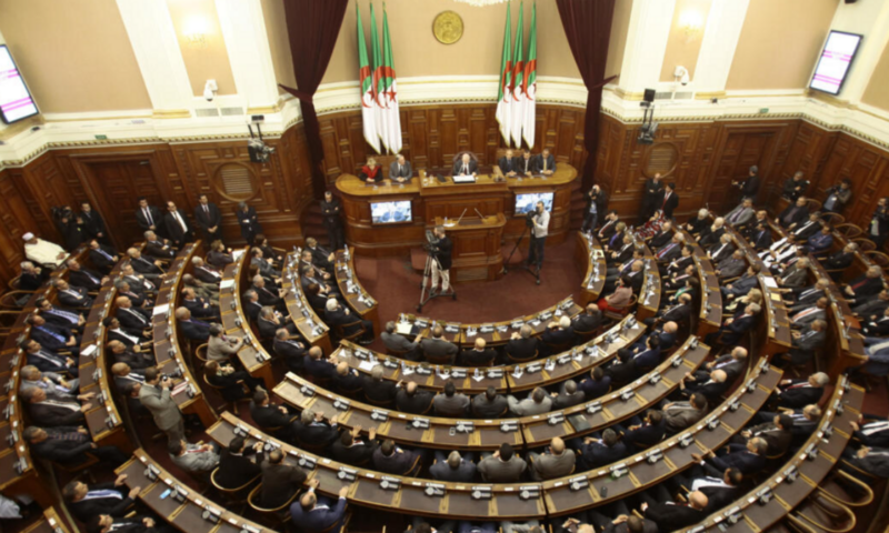 البرلمان الجزائري ينظر في توسيع نطاق حكم الإعدام ليشمل إضرام الحرائق