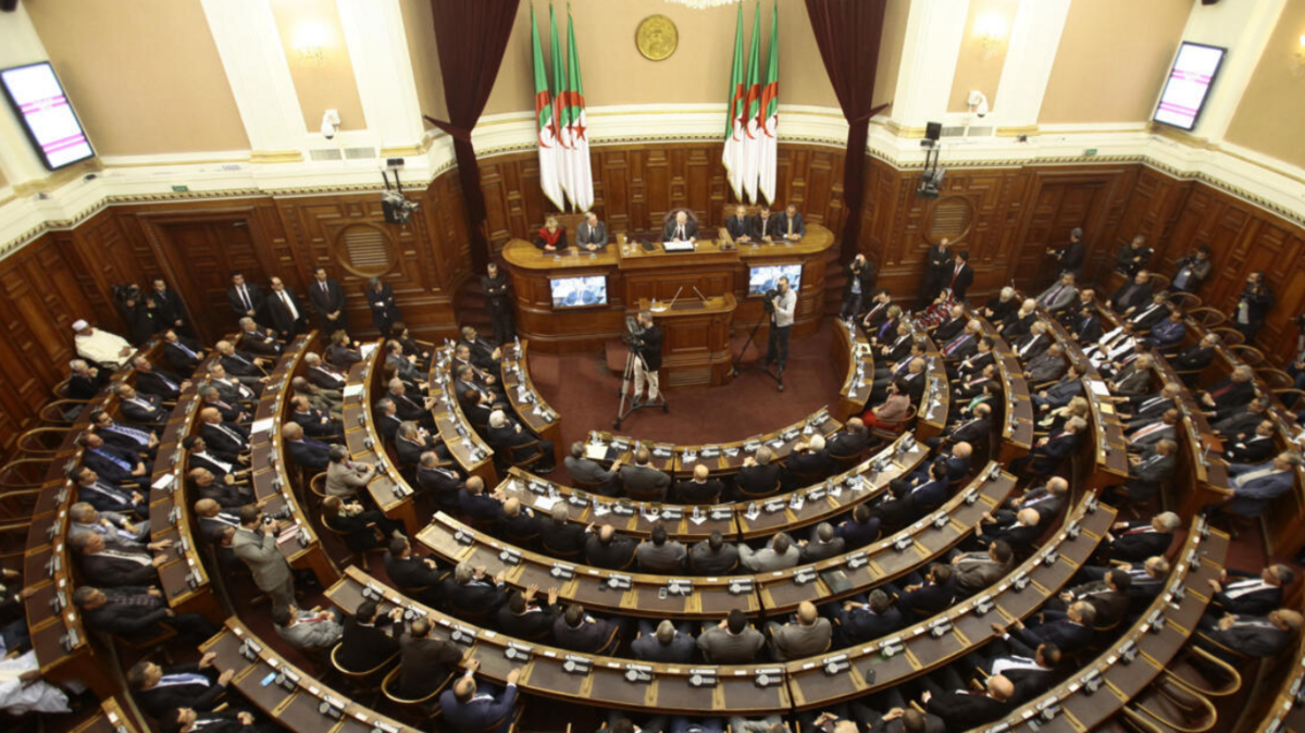 البرلمان الجزائري ينظر في توسيع نطاق حكم الإعدام ليشمل إضرام الحرائق
