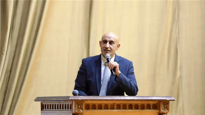 عبد اللطيف: الطالب المصري يتلقى تعليمًا لا يقل جودة عما يحصل عليه الطلاب في الخارج