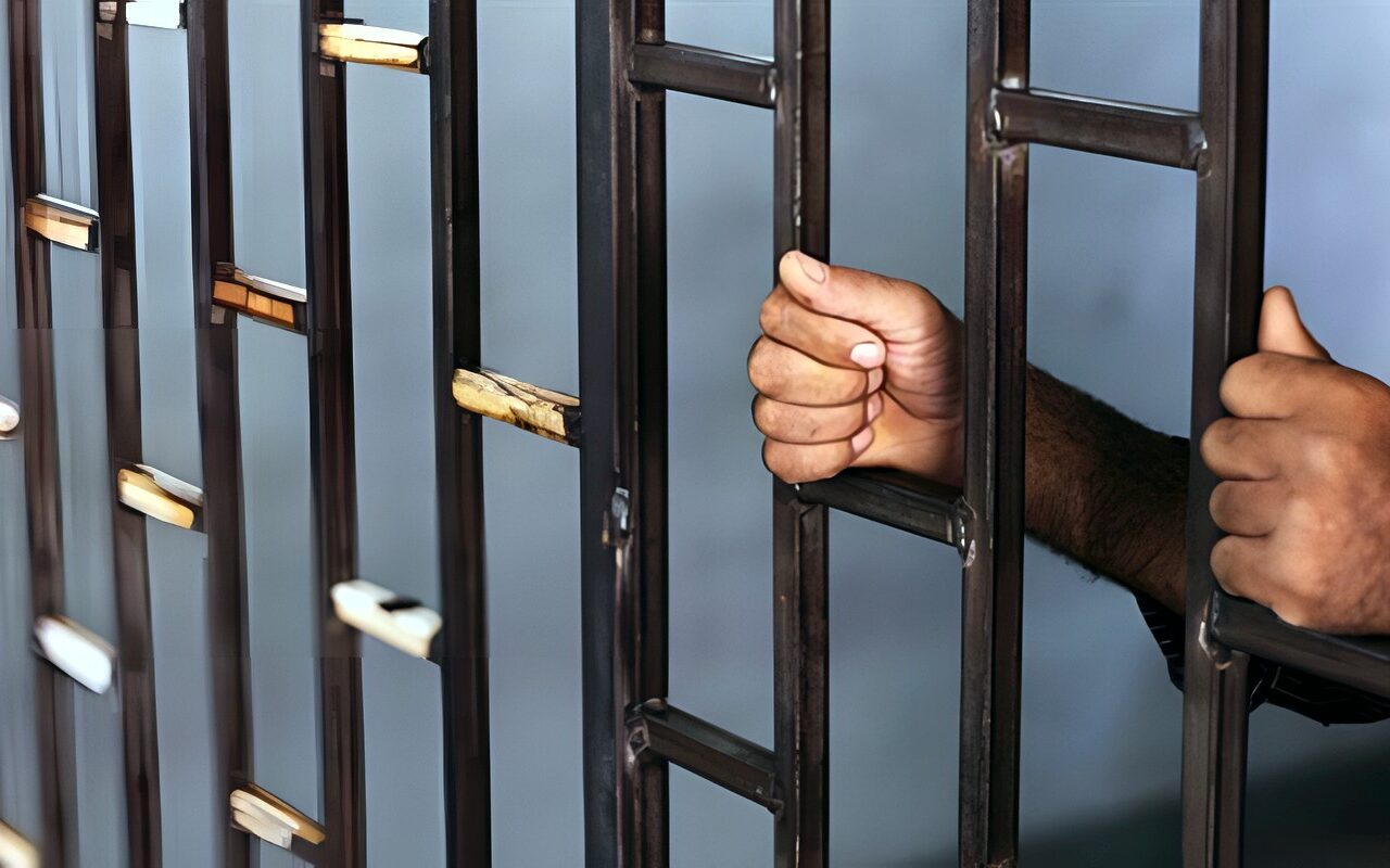 هل يُعفى الراشي من العقوبة إذا اعترف؟.. ما يقوله قانون العقوبات