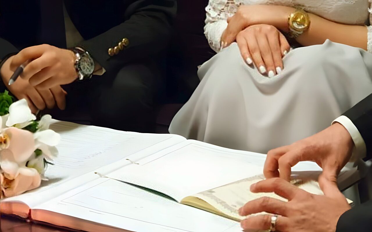 هل كتابة قائمة المنقولات في عقد الزواج حق للزوجة أم شرط باطل؟
