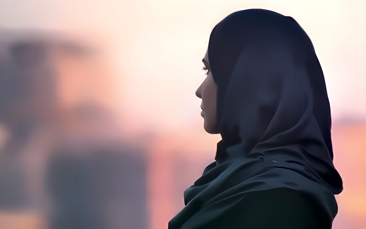 من هم المحارم الذين يجوز للمرأة الظهور أمامهم دون حجاب؟ أمين الفتوى يكشف عنهم