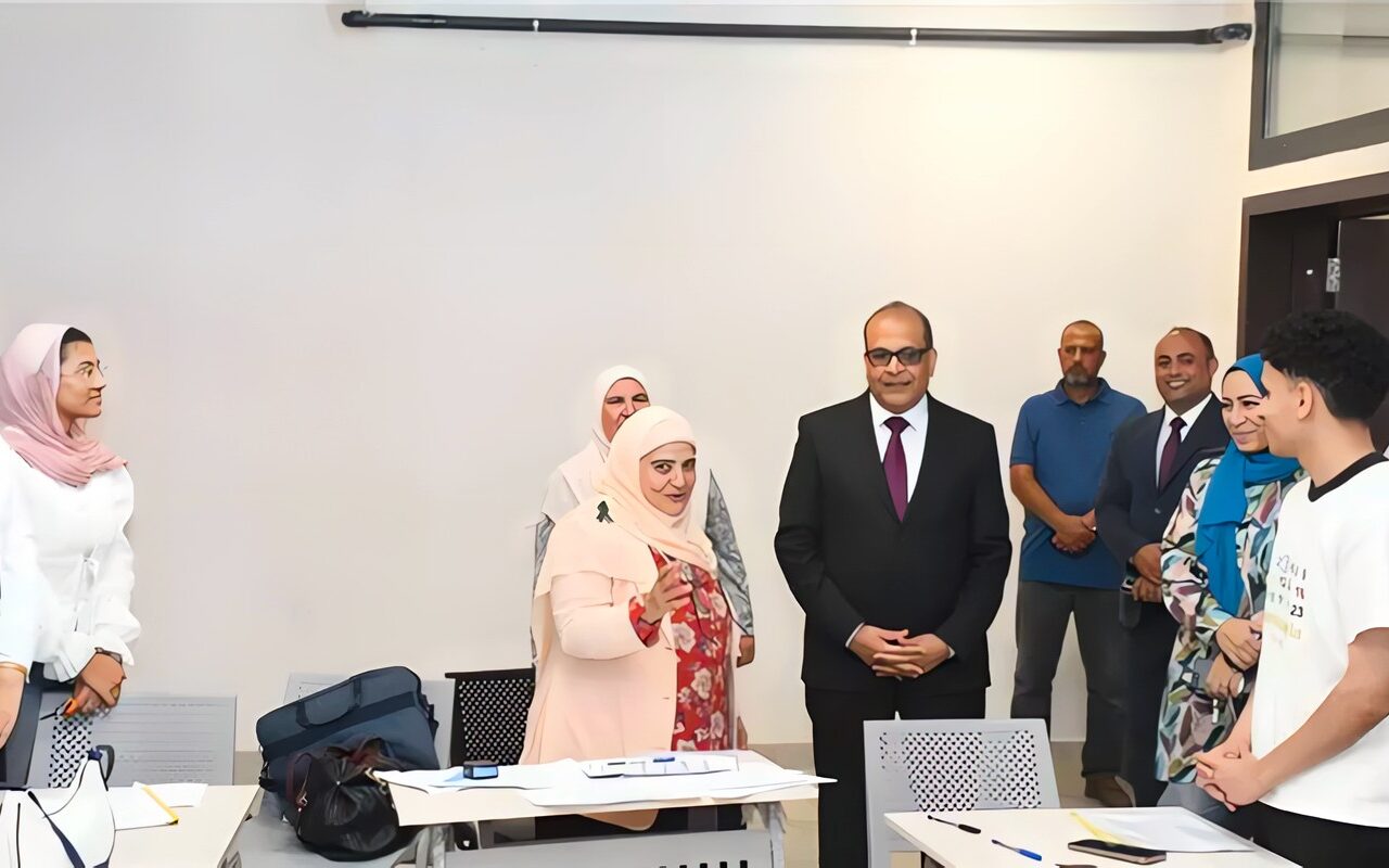 رئيس جامعة الإسماعيلية الأهلية يتفقد قاعات كلية الطب ويتابع تجربة التعلم بحل المشكلات