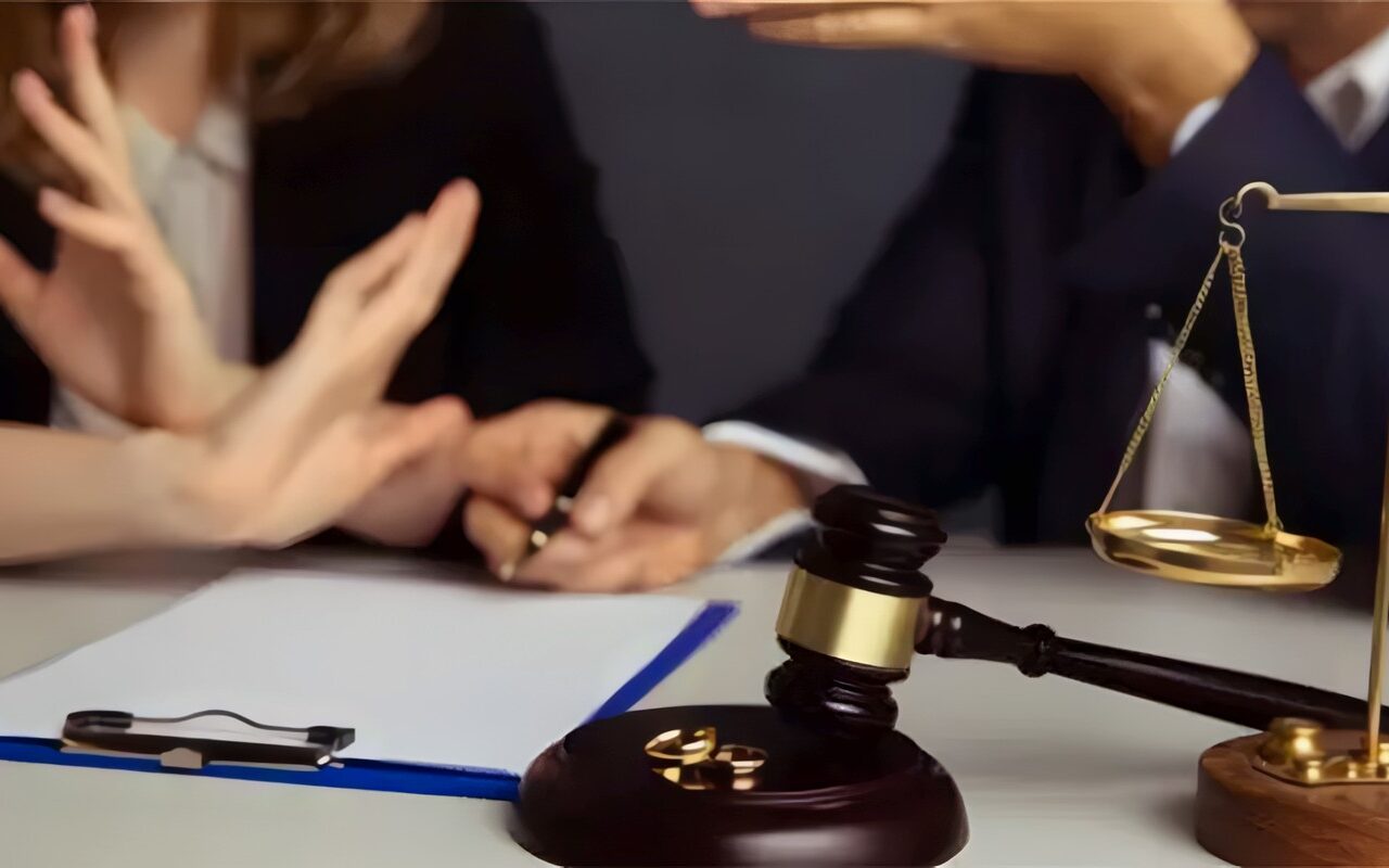 “عفاف” أمام محكمة الأسرة: “وقفت جنبه لحد ما اغتنى فاتجوز بنت في سن عياله”