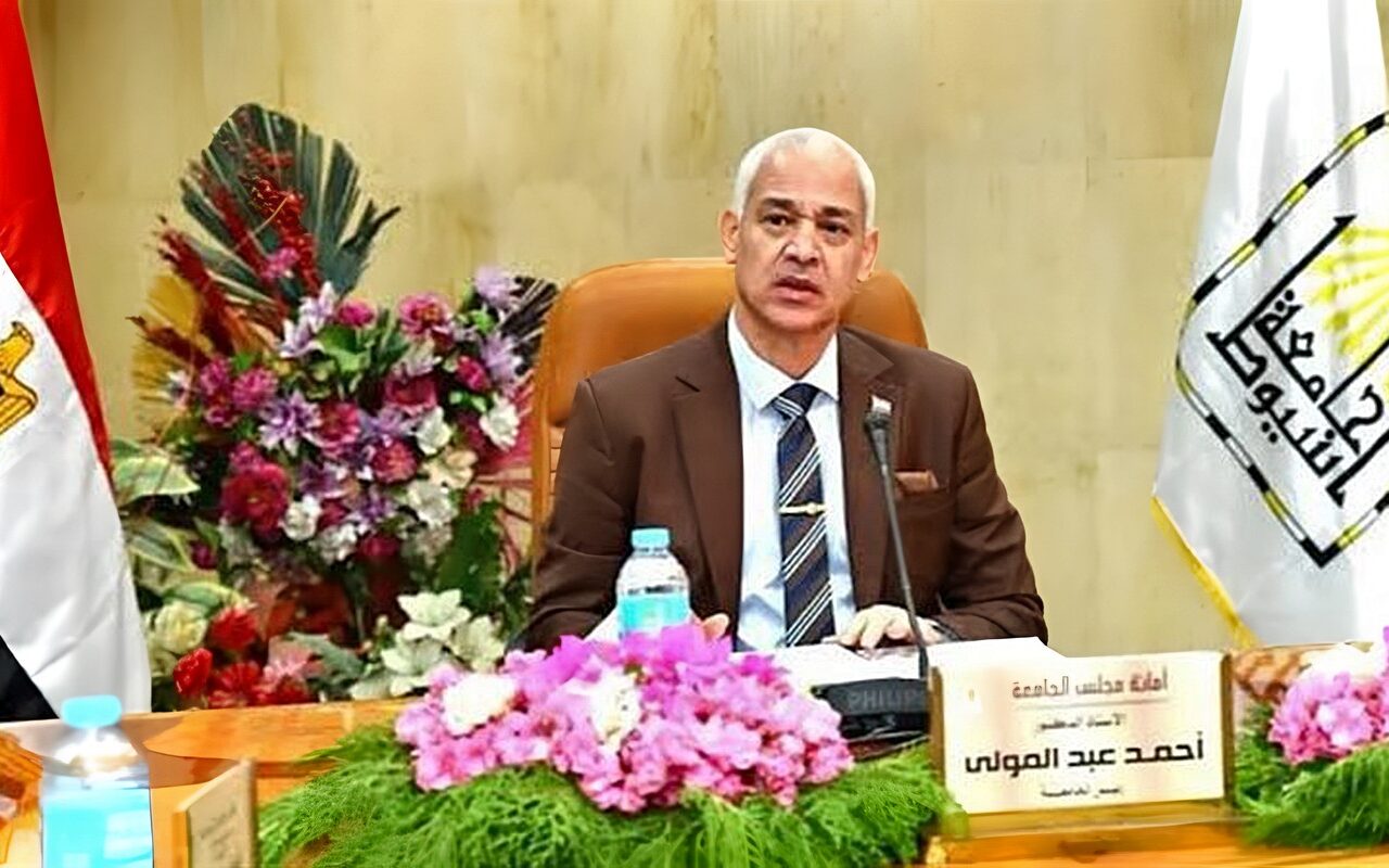 أنا الأحق بالمنصب، دعوى قضائية ضد وزير التعليم العالي تشعل سباق رئاسة جامعة أسيوط
