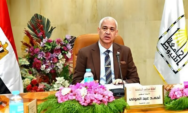 أنا الأحق بالمنصب، دعوى قضائية ضد وزير التعليم العالي تشعل سباق رئاسة جامعة أسيوط