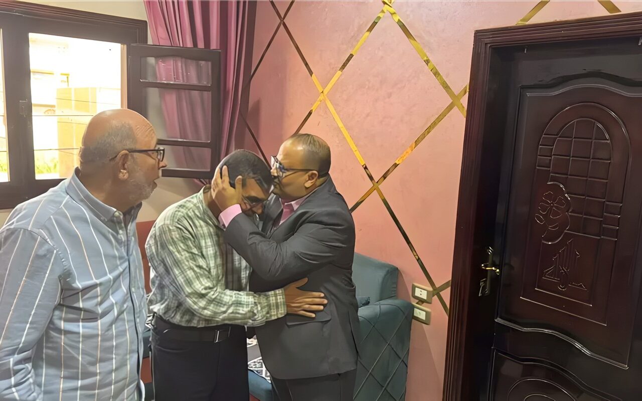 نقابة المعلمين تدعم مدير مدرسة المنوفية بعد واقعة الاعتداء عليه بسلاح أبيض ويكرمه
