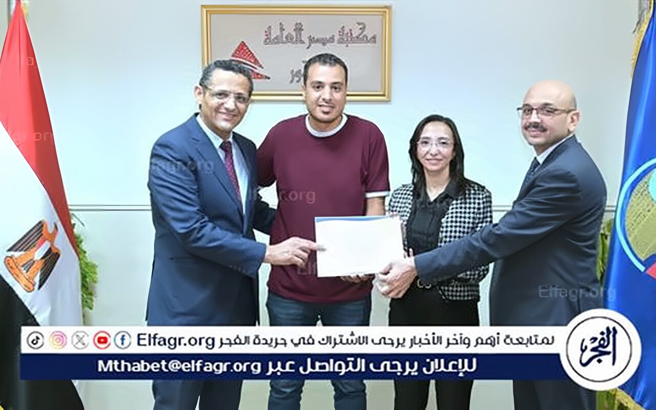 محافظ البحيرة ونقيب الصحفيين يتفقدان دورة تحسين جودة المحتوى الصحفي ضمن فعاليات معرض دمنهور التاسع للكتاب