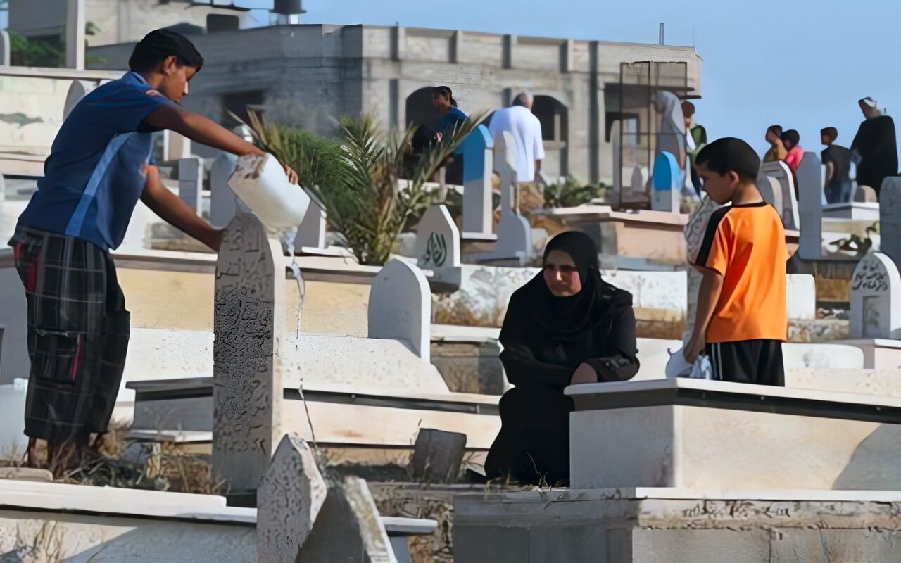 حكم ترك المشيعين للجنازة لزيارة أموات آخرين.. دار الإفتاء تجيب