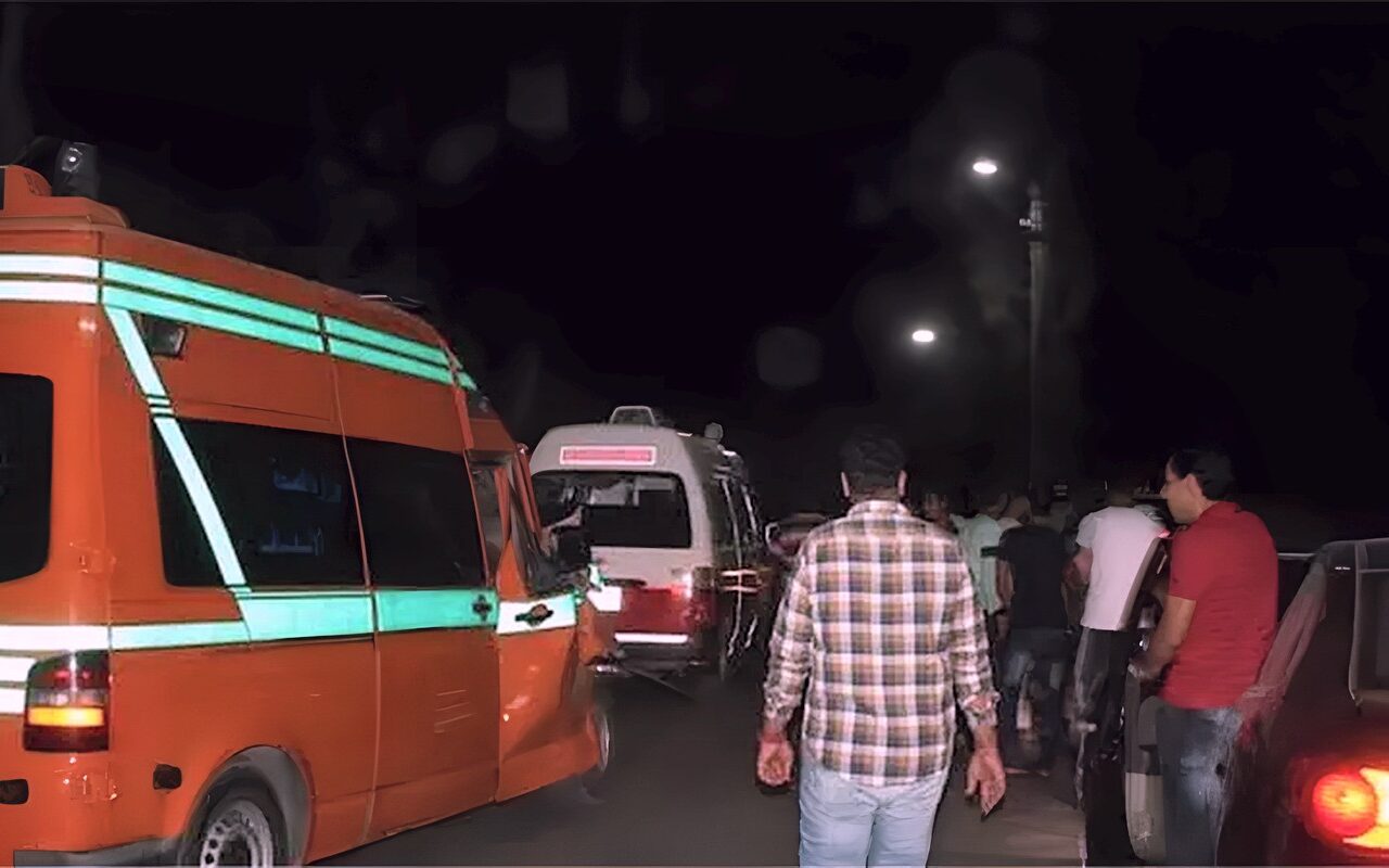 بعد انتهاء حفل زفافهما.. إصابة عروسين في انقلاب سيارة ملاكي بالفيوم