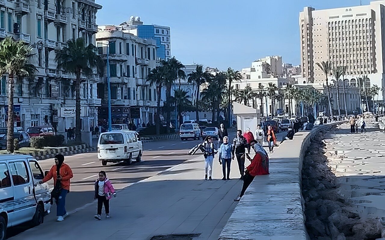الأرصاد تعلن حالة الطقس غدًا الثلاثاء: أجواء حارة نهارًا وشديدة الحرارة جنوب الصعيد