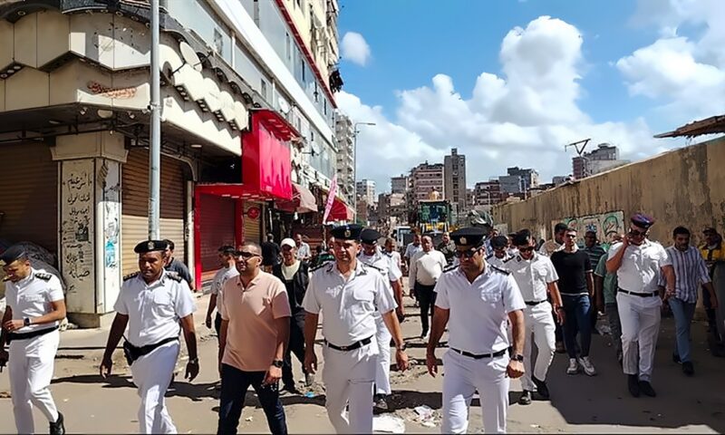 حملة مكبرة لرفع الإشغالات بشارع المعهد الديني في الإسكندرية