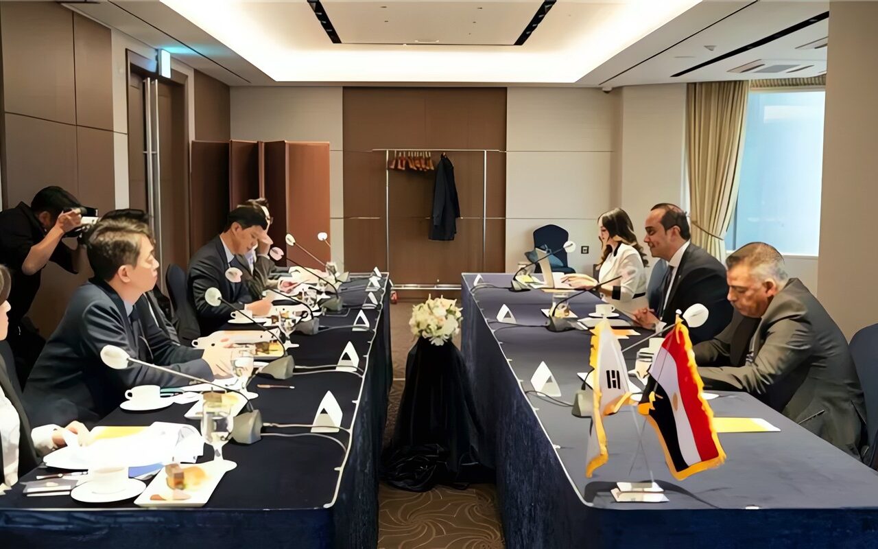 الرعاية الصحية تبحث التعاون مع كوريا الجنوبية لنقل تكنولوجيا الذكاء الاصطناعي وتطبيقات المستشفيات الذكية وتدريب الكوادر الطبية