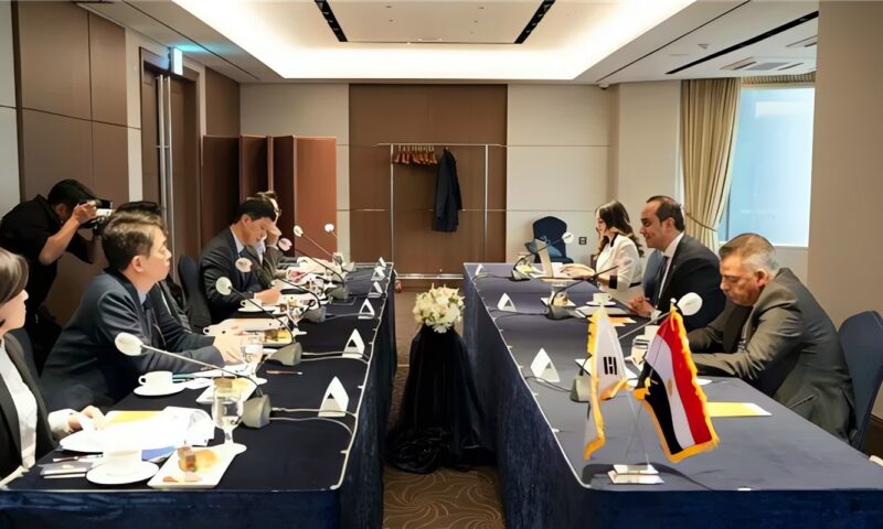الرعاية الصحية تبحث التعاون مع كوريا الجنوبية لنقل تكنولوجيا الذكاء الاصطناعي وتطبيقات المستشفيات الذكية وتدريب الكوادر الطبية