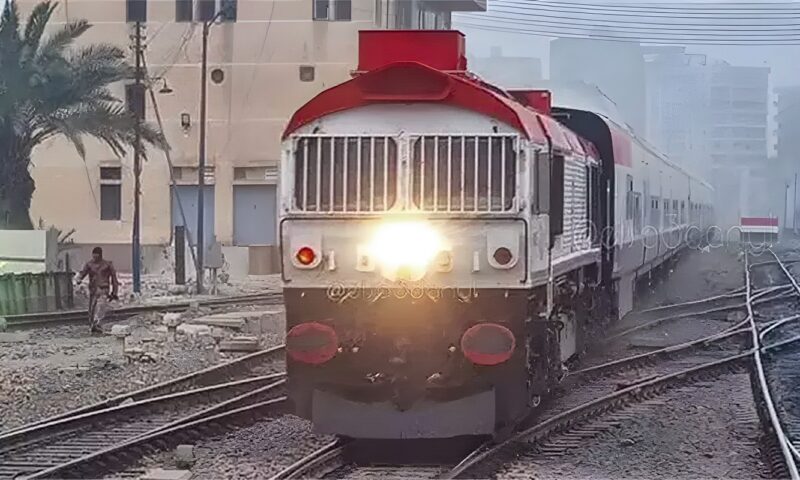يتسع لـ 492 راكبا، 4 خدمات تقدمها السكك الحديد بقطارات التالجو (إنفوجراف)