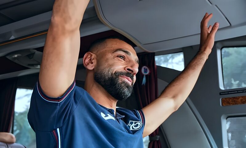 جماهير طرابزون تستقبل محمد صلاح بالهتافات قبل مواجهة سامسون بالدوري التركي (فيديو)