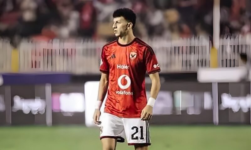 رغم راحة الدوليين، علي محمود ينتظم في تدريبات الأهلي ويواصل برنامجه التدريبي