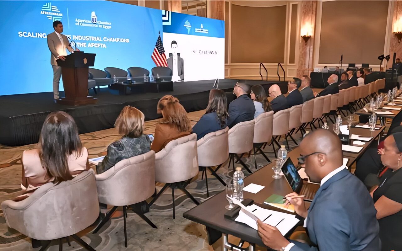 وزير الصناعة يفتتح منتدى التوسع الإقليمي للشركات المصرية بقطاعي الأدوية والصناعات الزراعية