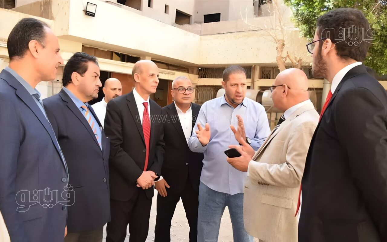 رئيس جامعة بني سويف يزور الطلاب مصابي حادث تصادم أتوبيس بسيارة نقل