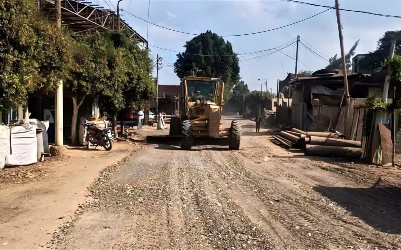 إعادة رصف طرق وإصلاح آثار حفر المرافق في 4 مناطق بالجيزة