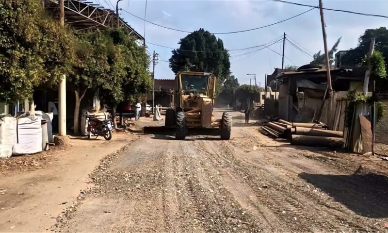 إعادة رصف طرق وإصلاح آثار حفر المرافق في 4 مناطق بالجيزة