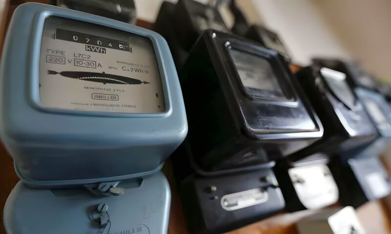 بعد قرار استبدالها، هل هناك سعر موحد لعداد الكهرباء وكيف تُحسب التكلفة؟