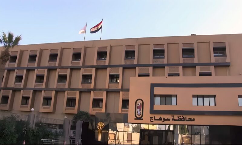 محافظ سوهاج يصدر حركة تكليفات لقيادات مستشفيي العام والصدر